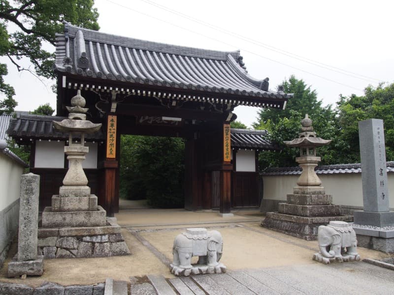 Temple 63 entrance