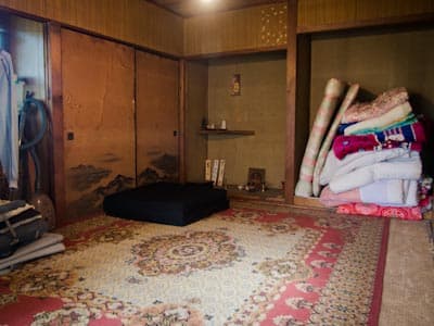 Shrine lodging with carpets and futons