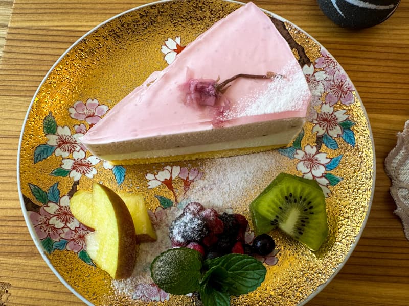 Sakura cheesecake with a side of fresh fruits.