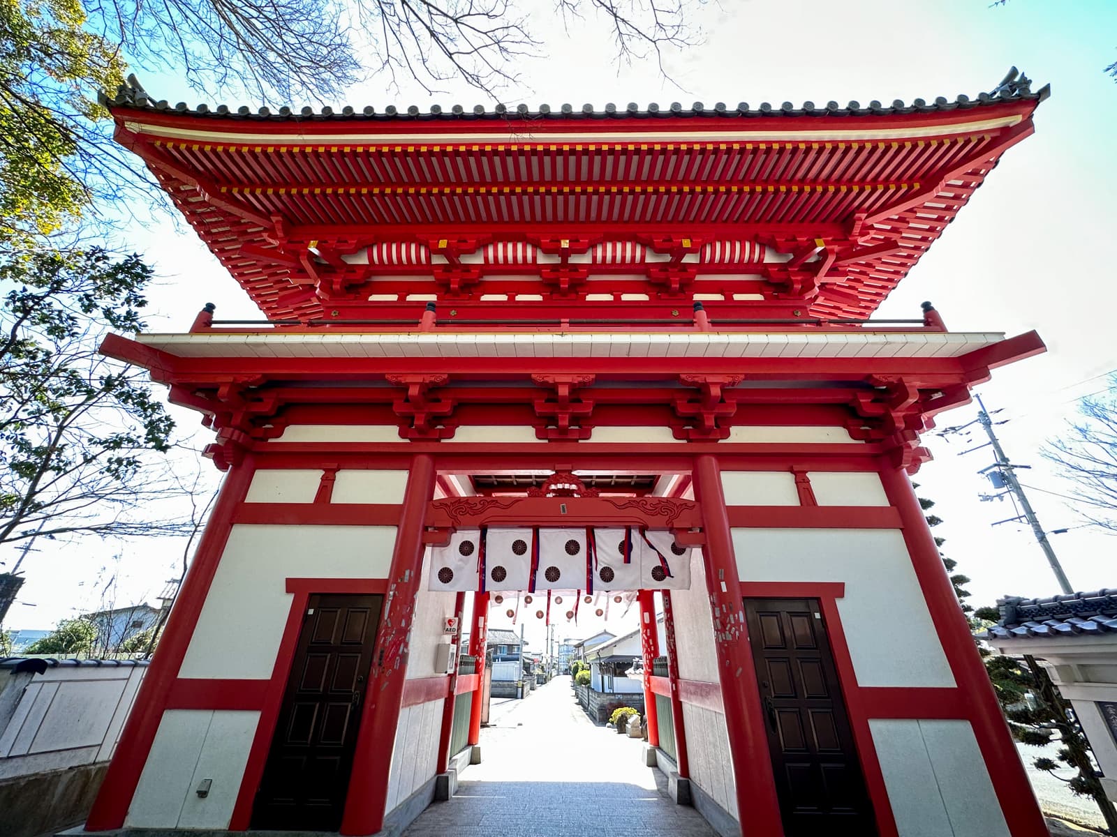 Back of the main gate of Konsenji, temple 3 of the Shikoku Pilgrimage.